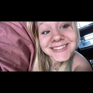 Meet your Posher, Ava